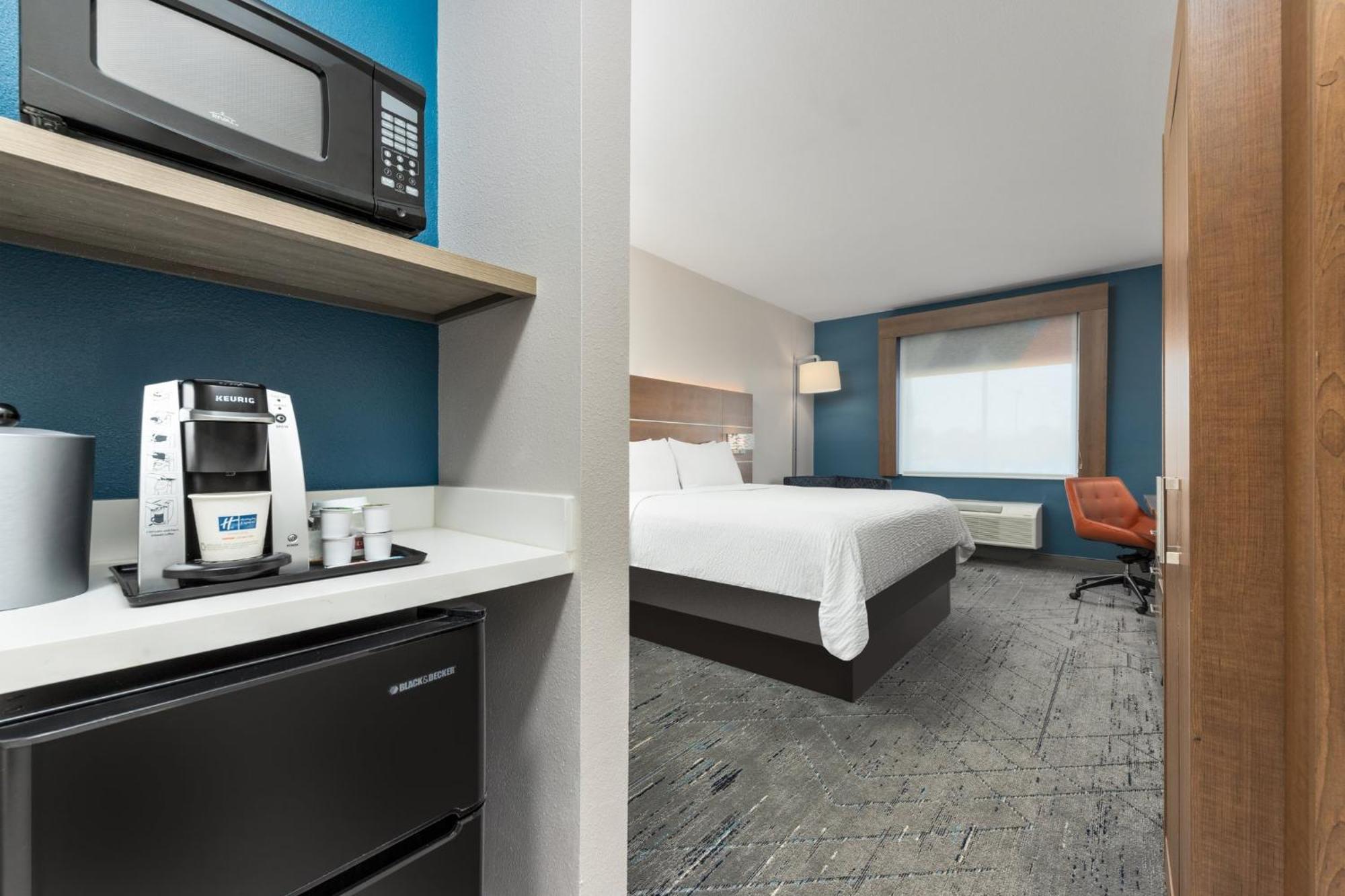 Express And By Ihg 2*